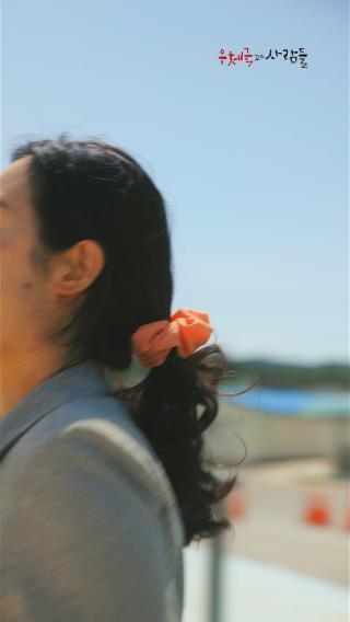 ⏰ 점심시간, 어떻게 보내고 계신가요?

직접 만든 도시락을 나눠먹고,
회사 앞 해변을 걷는 이 짧은 시간이
나를 다시 살아 숨 쉬게 합니다.

심경수 주무관이 전하는
